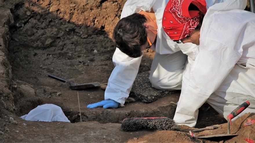 Trabajos arqueológicos en el cementerio de La Salud, Córdoba. | JUAN MIGUEL BAQUERO