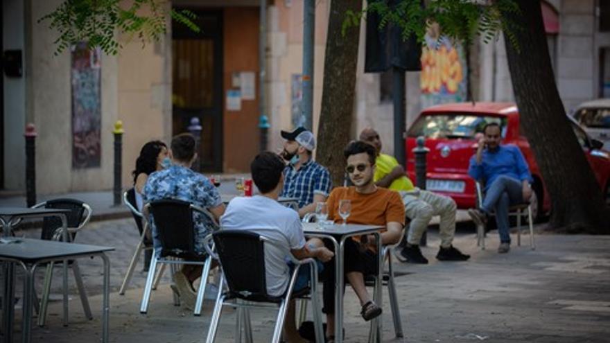 https://www.eldiario.es/fotos/Varias-reapertura-establecimientos-restauracion-Barcelona_EDIIMA20200527_0986_19.jpg