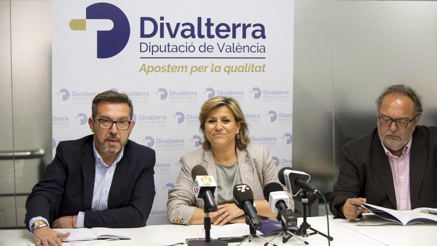 José Luis Vera (derecha) junto a Víctor Sahuquillo y Agustina Brines en la presentación de la nueva imagen de Divalterra