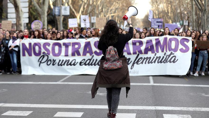 Vista del inicio de la manifestación en Madrid convocada con motivo del 8M para reclamar una igualdad real entre hombres y mujeres y denunciar las violencias machistas. 