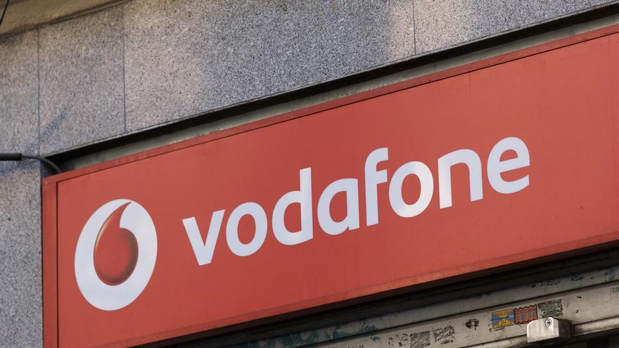 Vodafone ofrece 32 días por año trabajado con hasta 20 mensualidades a los afectados por el ERE