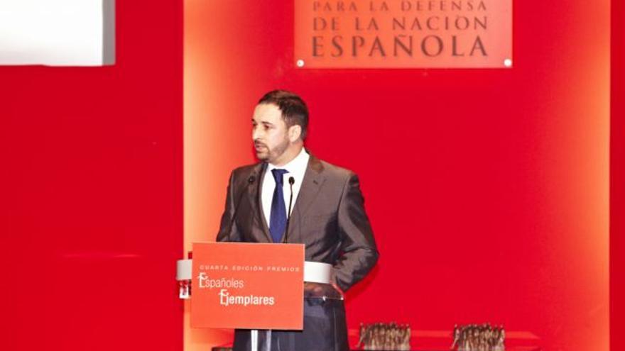 El líder de Vox, Santiago Abascal, interviene en un acto de los premios al "español ejemplar del año" de la fundación ultra DENAES.