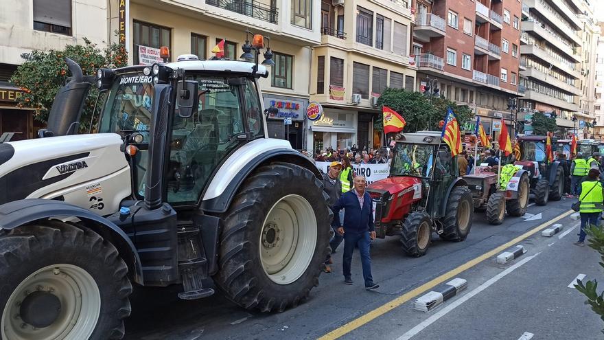 https://www.eldiario.es/fotos/agricultores-ganaderos-calles-centro-Valencia_EDIIMA20200214_0129_5.jpg