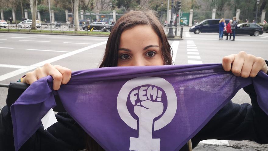 One of the assistants to the feminist human chain shows her scarf
