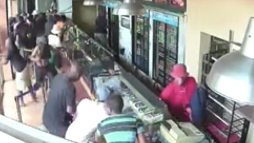 El vídeo falso del ataque a una cafetería en España por parte de refugiados: es Sudáfrica