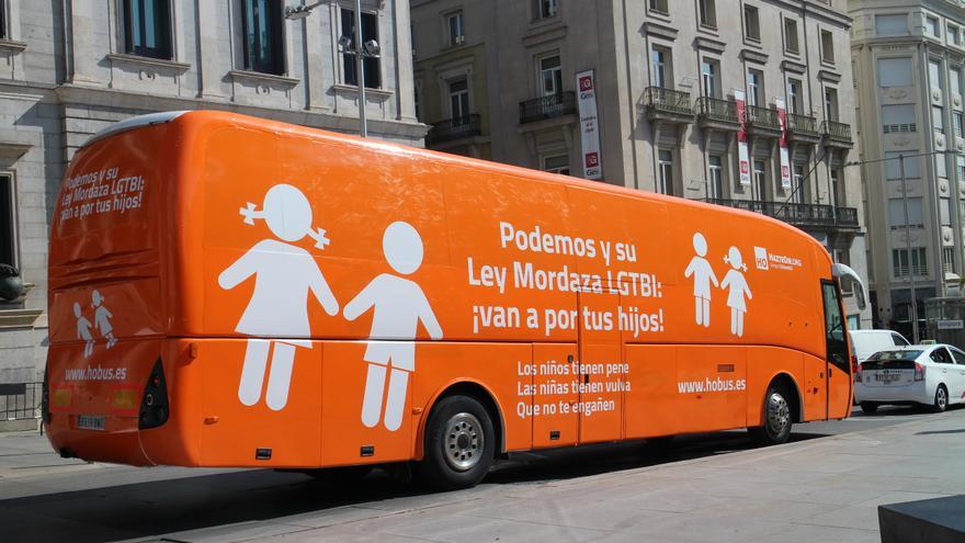 El nuevo autobús de HazteOir circula por Madrid / MB