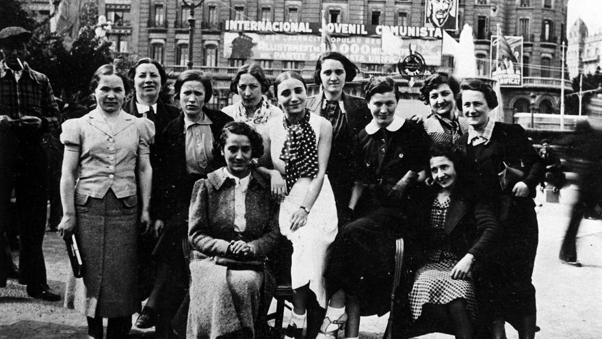 'Las mamás belgas', en la plaza de Cataluña, Barcelona. | LAS MAMÁS BELGAS