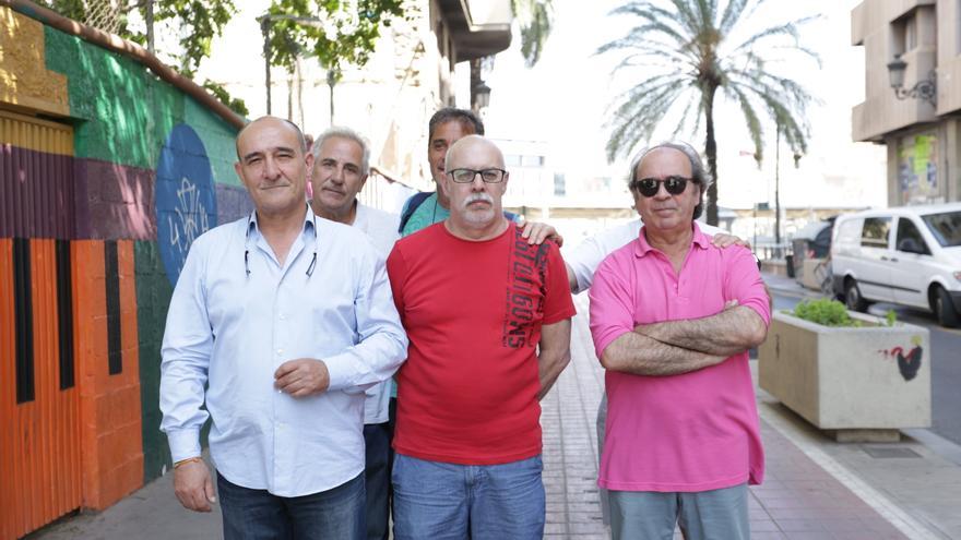 Algunos de los conductores despedidos por una operadora de Cabify en Valencia 