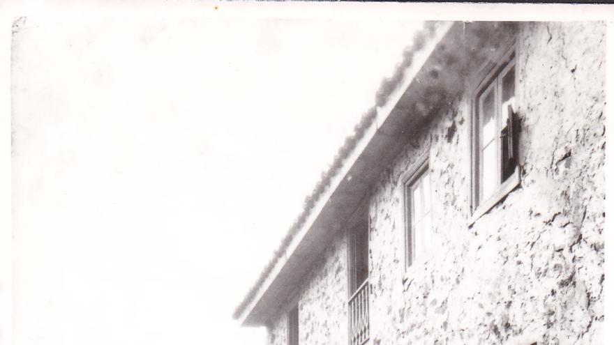 La familia Castiello al completo, en su casa de Peón en 1927.