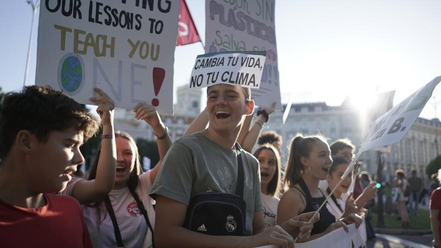 El movimiento de jóvenes por el clima estalla en España con manifestaciones masivas para exigir medidas urgentes Jovenes-movilizan-favor-clima-Madrid_EDIIMA20190927_0837_20