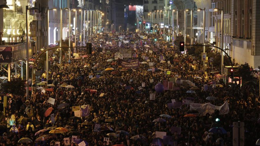 La manifestación feminista del 8 de marzo llega a la Gran Vía. 