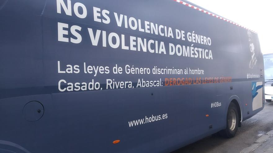La Fiscalía contra los delitos de odio pide al juez de guardia inmovilizar el autobús de HazteOir en Barcelona