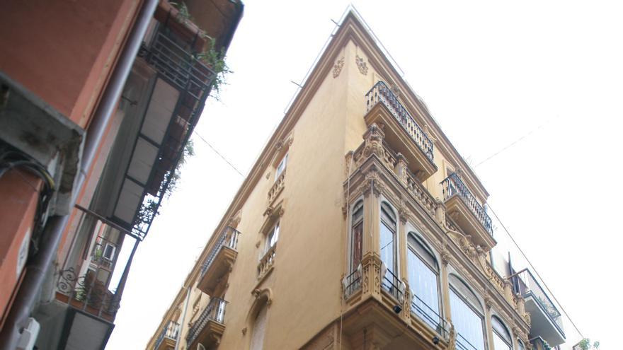 El palacete de Santángel, en la calle Caballeros, 27 de València.