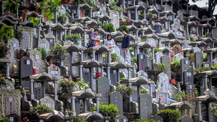 personas-cementerio-celebracion-muertos-China_EDIIMA20190409_0941_20.jpg