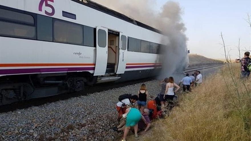 Uno de los trenes de la línea Madrid-Talavera-Extremadura averíado / Europa Press