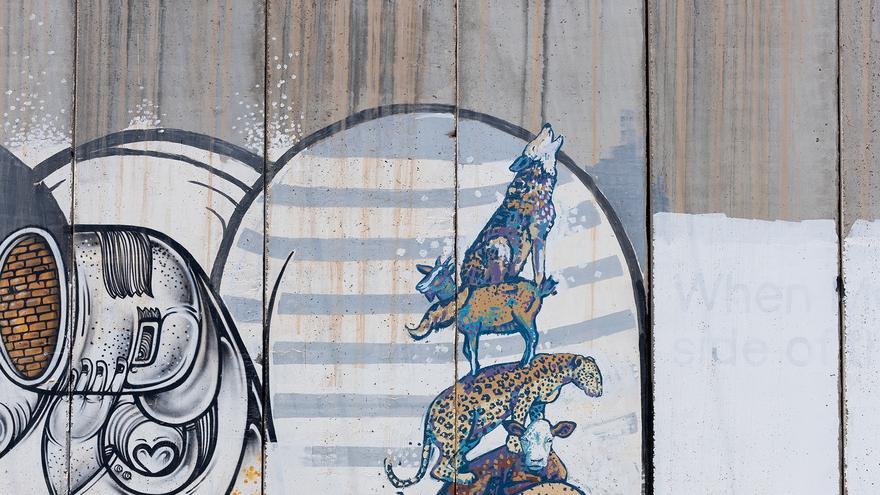 Arte urbano sobre animales en el muro fronterizo con Israel