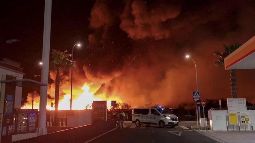 Arde el campamento chabolista de Lepe (Huelva) que sufrió un incendio la pasada madrugada