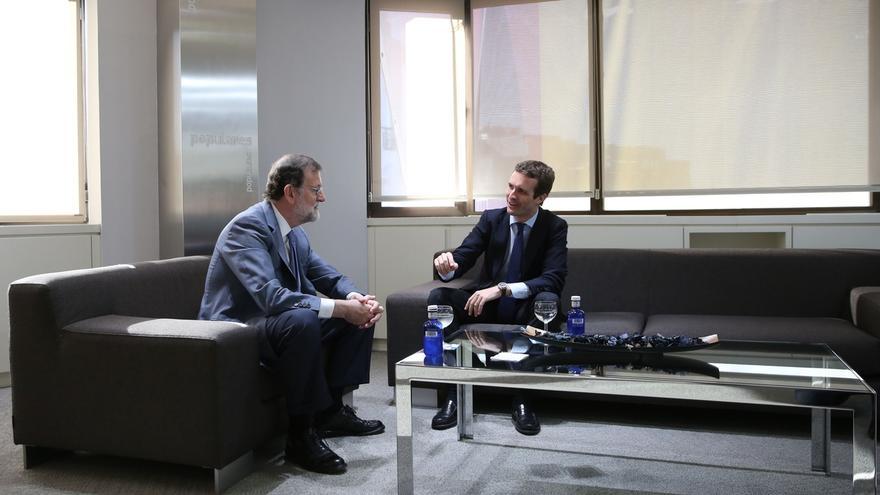 Casado y Rajoy mantienen la primera reunión en Génova tras el Congreso del PP