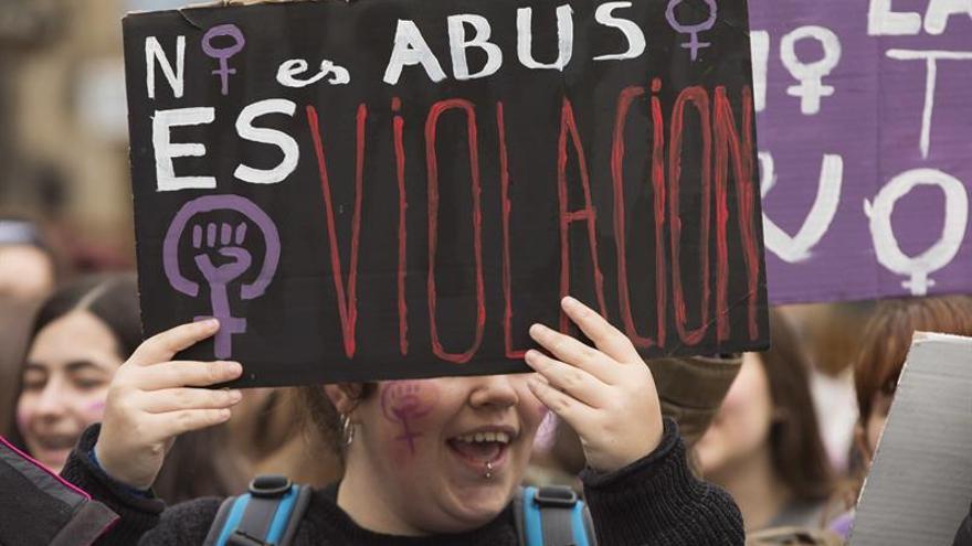 Estudiantes se movilizan para denunciar que "No es abuso, es violación"