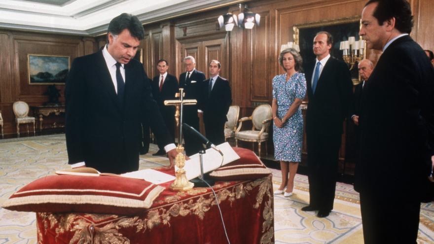 Felipe González jura su cargo como presidente el 24 de julio de 1986.