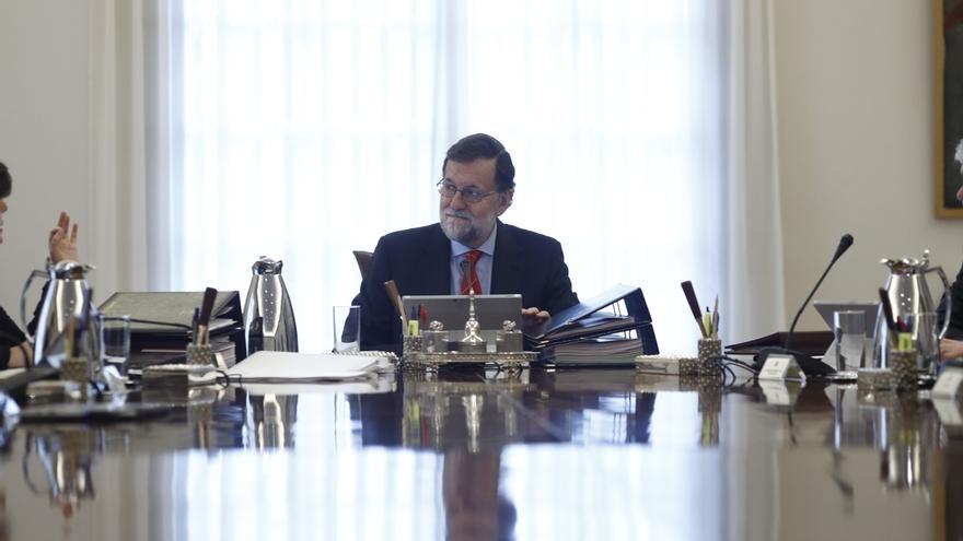 El Gobierno se aplica una subida del 1,5% y Rajoy pasará a ganar casi 1.200 euros más este año