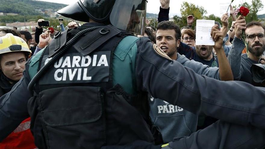 IU condena la "brutalidad" policial y exige la dimisiÃ³n de Rajoy