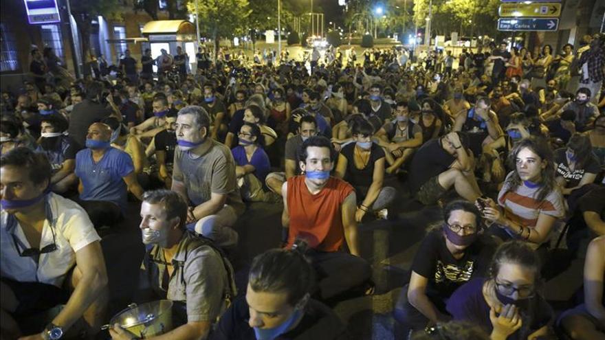 "Ley mordaza" y acoso policial a la prensa en España, señalados por el informe del CPJ