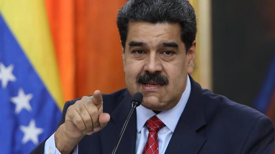 Maduro dice que Sánchez parece repetir el "guión de Aznar" en el golpe de 2002
