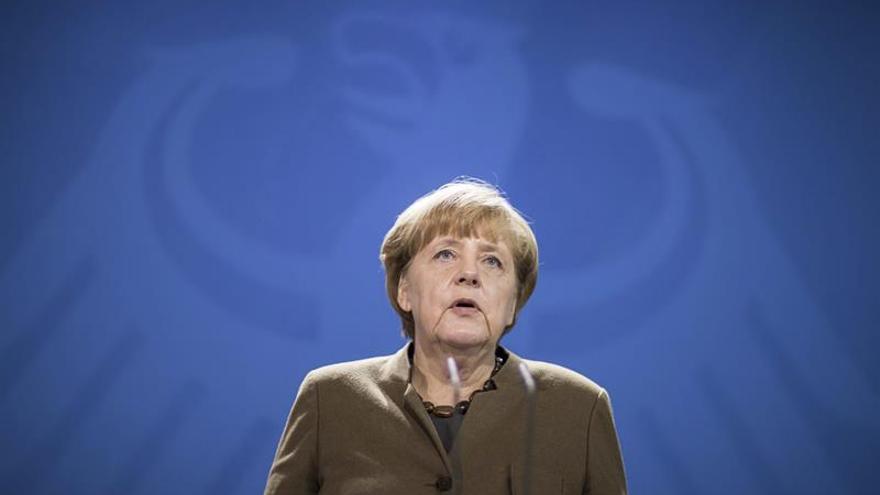 Merkel-enfrenta-electoral-criticas-rivales_EDIIMA20170107_0137_35.jpg