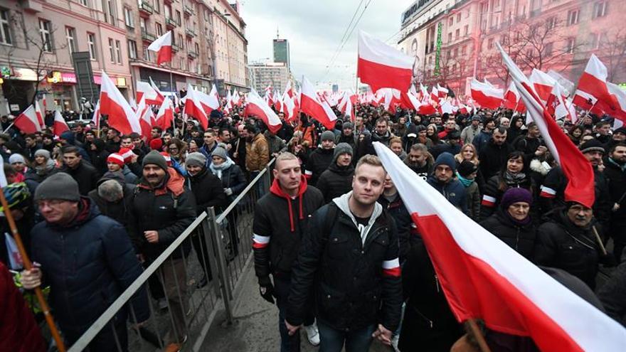 Miles de nacionalistas toman Varsovia para conmemorar la Independencia polaca