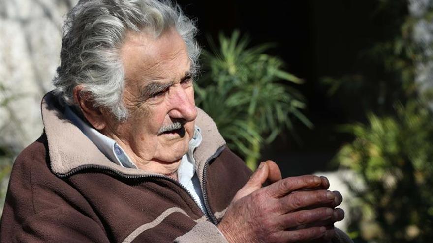 Mujica renuncia a su cargo de senador por motivos personales y "cansancio"