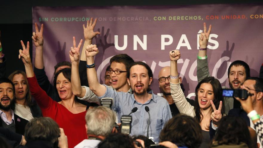 The leader of Podemos, Pablo Iglesias, and his team celebrate results in Madrid Spain, on 20 December 2015. The ruling party of Spanish Prime Minister Mariano Rajoy fell short of an absolute majority in the elections that saw both major traditional parties lose ground and left it uncertain who would form the next government. Spanish voters casted their ballots in parliamentary elections that will determine the country's next coalition government, with polls indicating that no party is likely to win enough seats to govern alone. Spanish Prime Minister Mariano Rajoy's conservative People's Party is facing off against the Socialist Workers' Party, the liberal Ciudadanos party and left-wing Podemos 