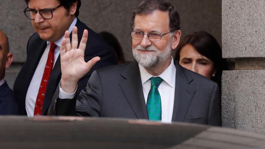 Rajoy se reúne durante varias horas con sus ministros en un restaurante
