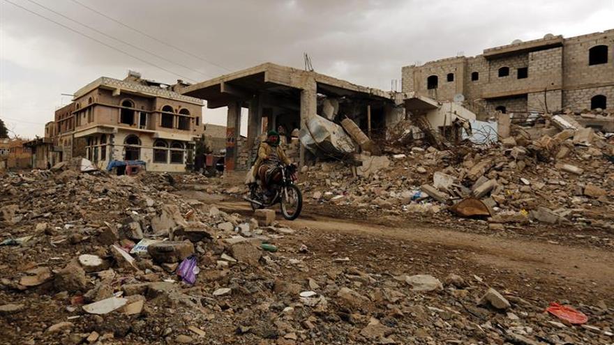 Riad intercepta un misil disparado desde el Yemen, pero mantiene la tregua