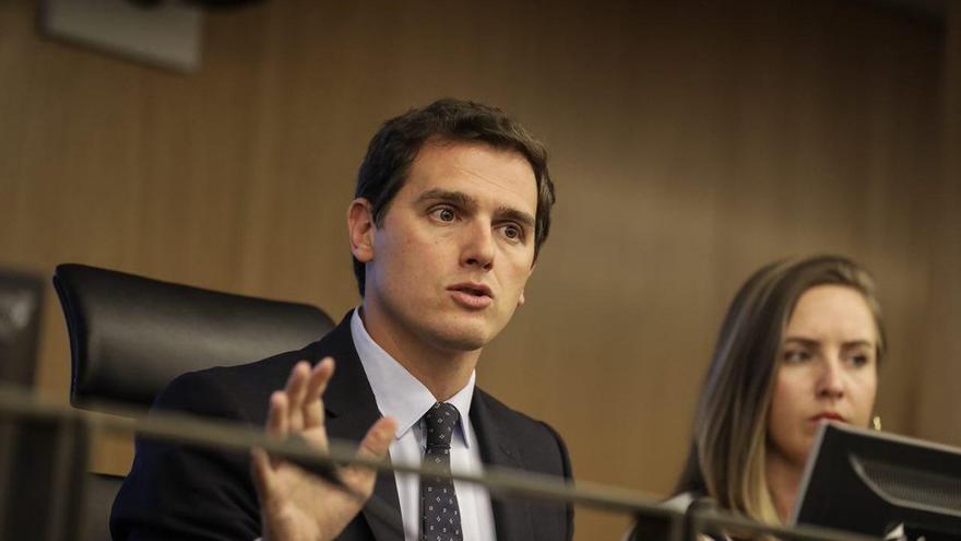 Rivera rechaza que el Gobierno ofrezca dialogar "sin cortapisas" con quienes quieren "dar otro golpe" en Cataluña