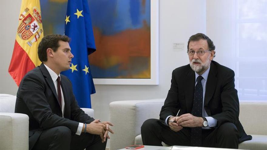 Rivera-Rajoy-convoque-elecciones-Cataluna_EDIIMA20171002_0874_20.jpg