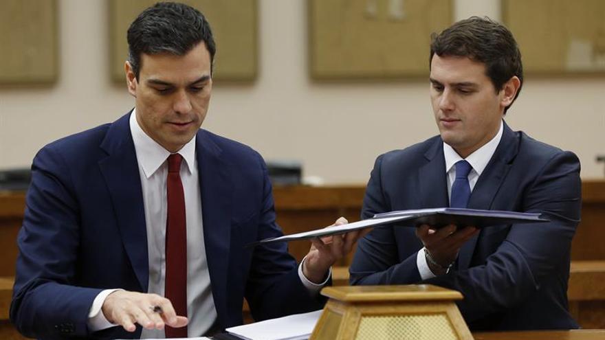 Sánchez y Rivera firman el pacto para un gobierno "reformista y de progreso"