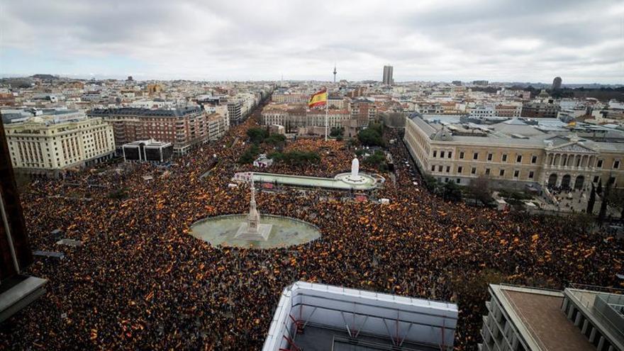 Vista aerea de la concentración convocada por PP, Ciudadanos y Vox en la plaza de Colón de Madrid.