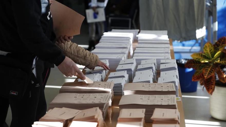 Un hombre muere cuando acude a votar a un colegio electoral en San Sebastián