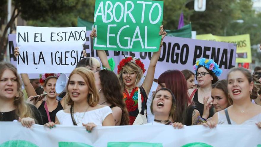 Centenares de personas en Madrid, contra los "déficits" del aborto