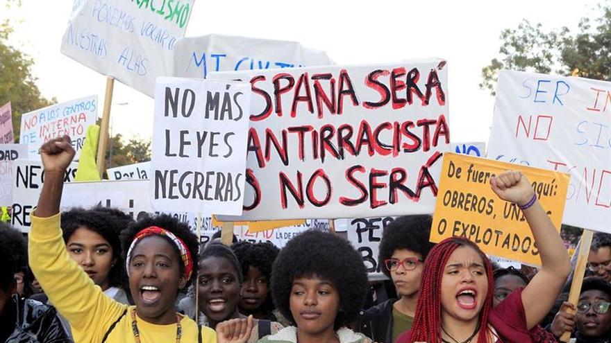 Cientos de personas se manifiestan en Madrid por una sociedad sin racismo