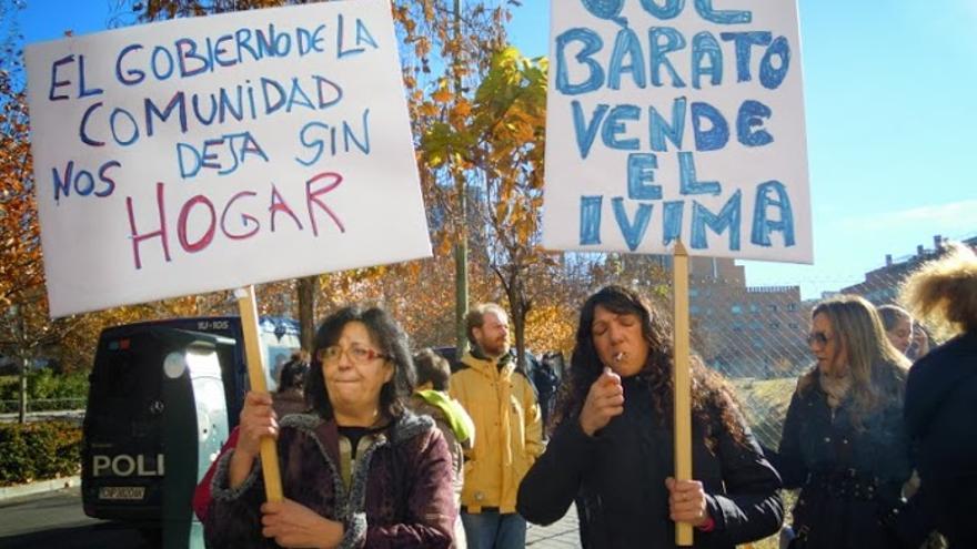 Manifestación en el barrio madrileño de la Ventilla contra la venta de vivienda protegida.