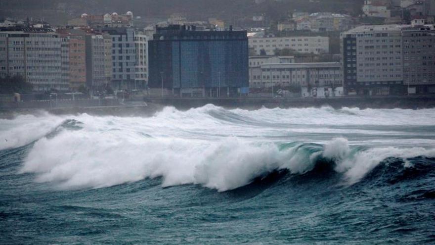 Waves Of Almost 10 Meters In A Coruña With Peaks That Touched The 14 This Morning - Spain'S News