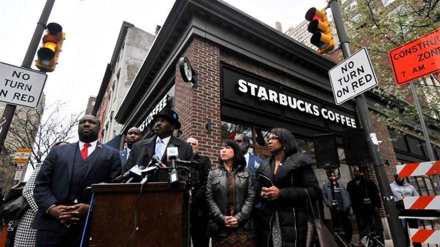Starbucks cerrará una tarde sus locales en EE.UU. para educar contra el racismo