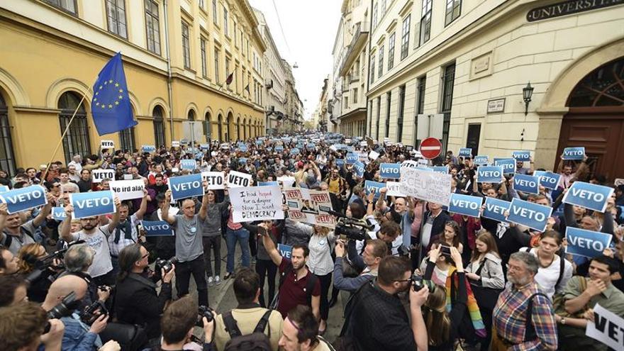 La Universidad fundada por Soros acusa al Gobierno húngaro de discriminación