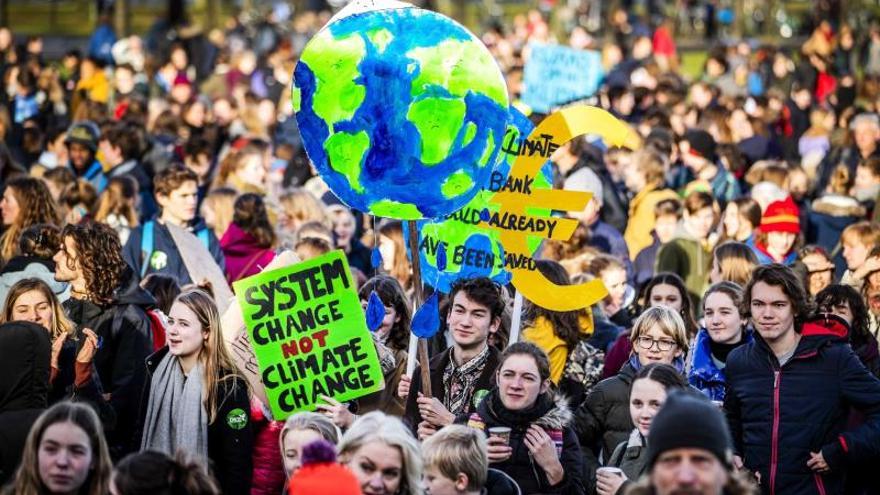 Más de 10.000 estudiantes marchan en La Haya contra el cambio climático