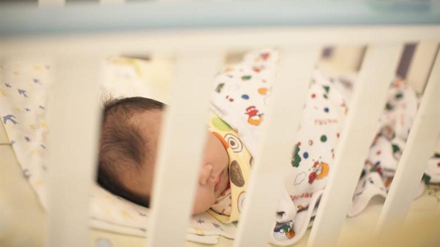 Nace el primer bebé del mundo con ADN de tres padres