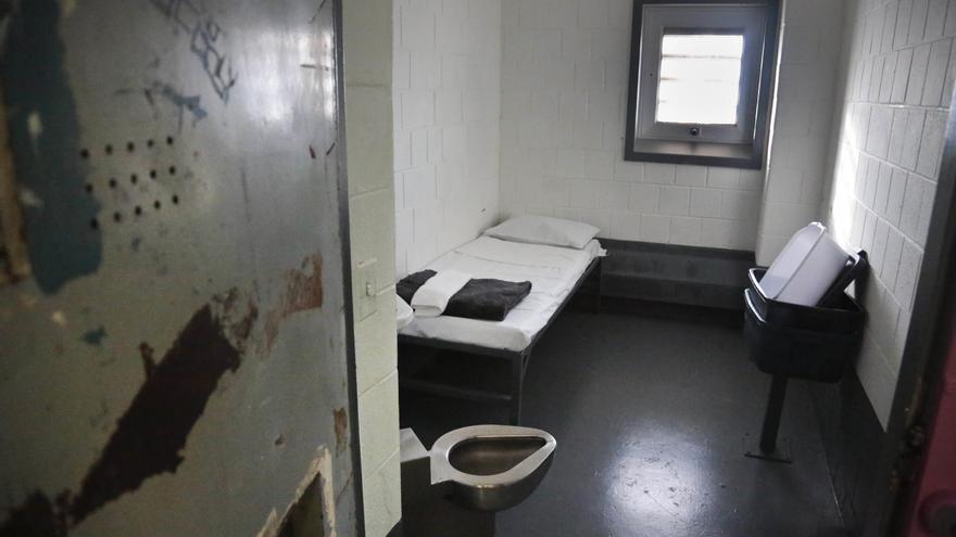 Una celda de aislamiento en la prisión de Riker's Island, en Nueva York.